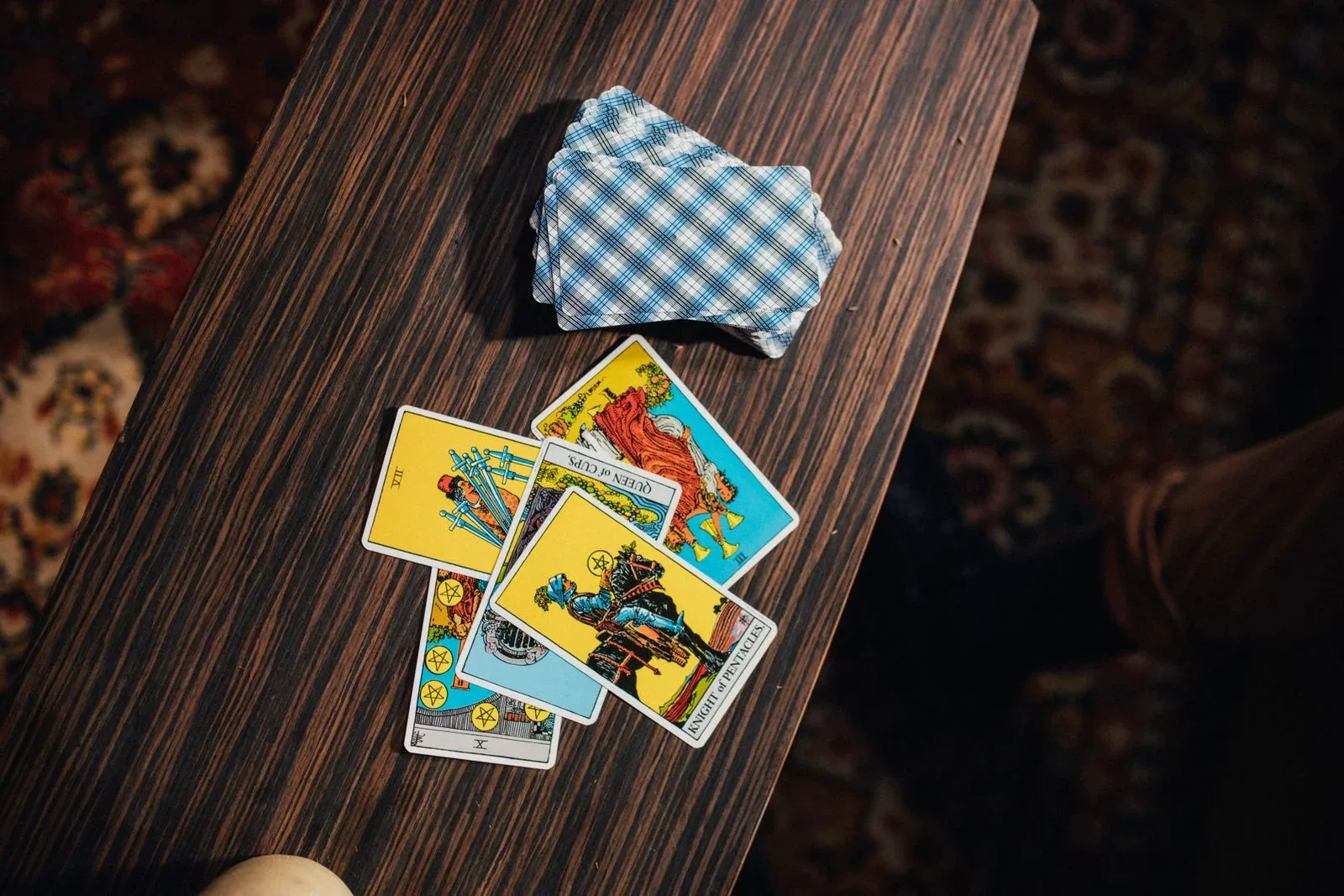 New Year Tarot Spread: A Six-Card Reflection for Clarity